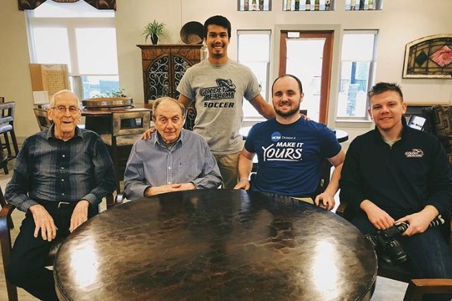 30525424_1528726769980765_r